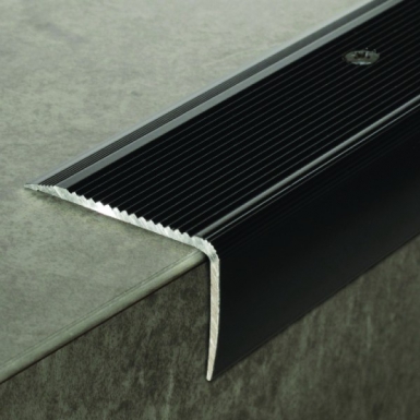 Nez de marche strié 44v 50x32x3 mm - 3,00 m à visser - noir. disponible abidjan cote d'ivoire.