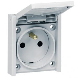 Prise de courant 2p+t éclips montage en plastron format réduit. disponible abidjan cote d'ivoire.